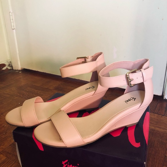 Muted pink sandals - Picture 2 of 2